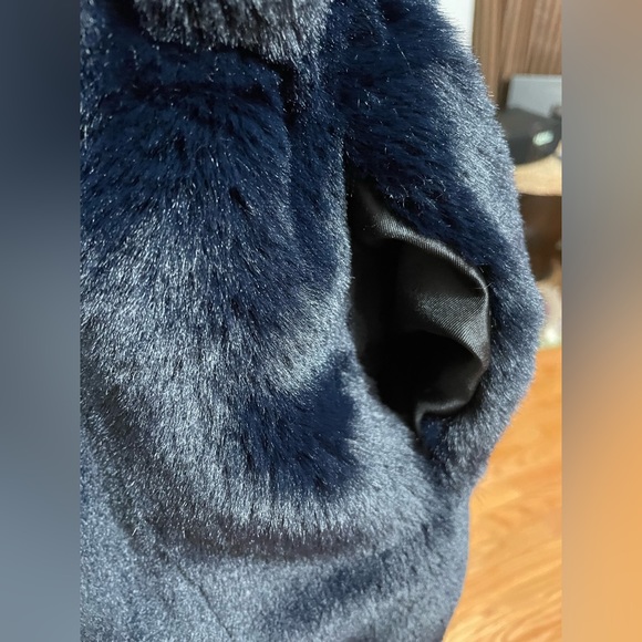 Neiman Marcus Reversible Faux Fur Hooded Vest in size M - Picture 5 of 15